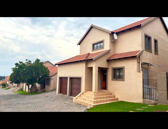 3 BEDROOM DUPLEX FOR SALE IN HALFWAY GARDENS